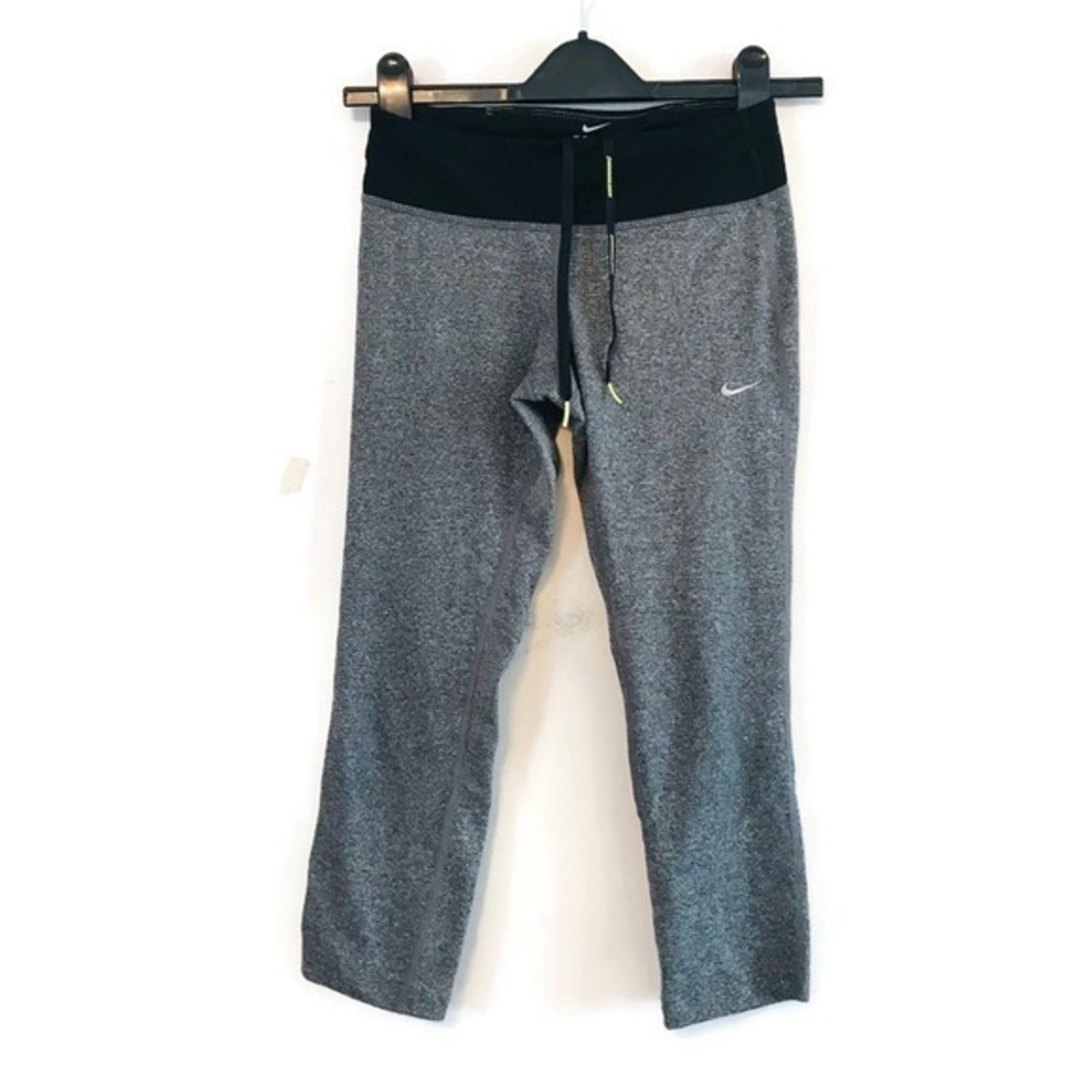 Nike Dri-Fit Gray Black Relay Capri a cropped Leggings Women’s size Small 4 6